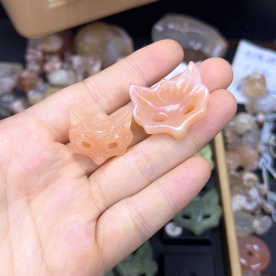 鄒***鄒石英质玉未镶嵌颈饰