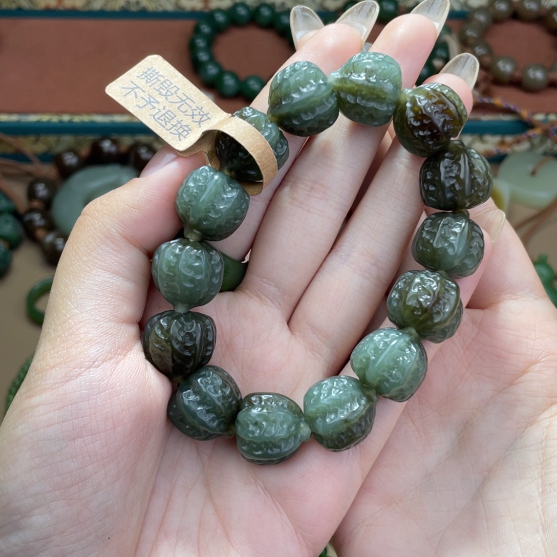 抹***茶和田玉未镶嵌手链