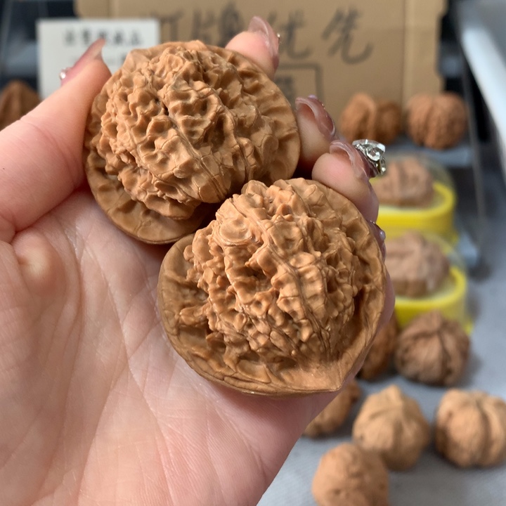 海***9吊坠文玩核桃异形单只，有瑕疵