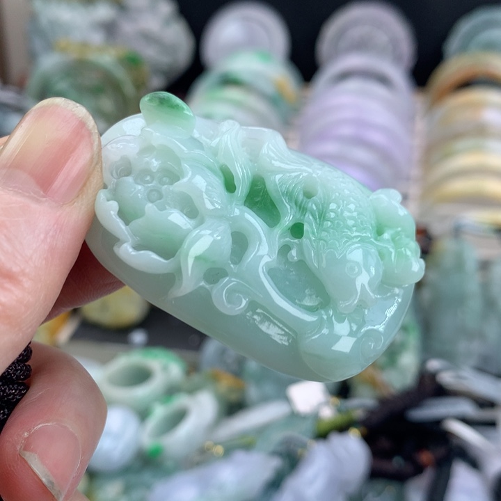 翡翠颈饰未镶嵌吊坠