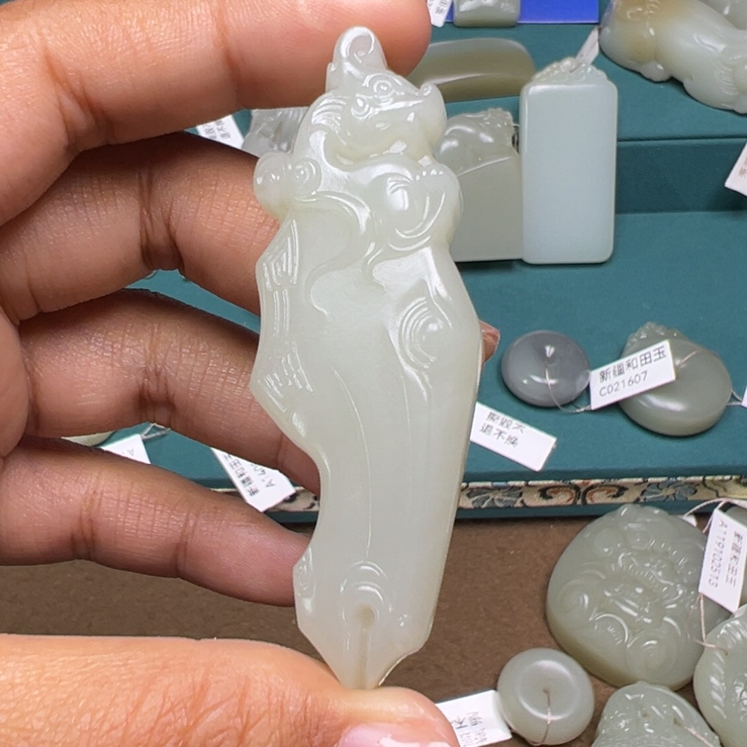 和田玉颈饰未镶嵌