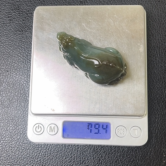 和田玉未镶嵌把件