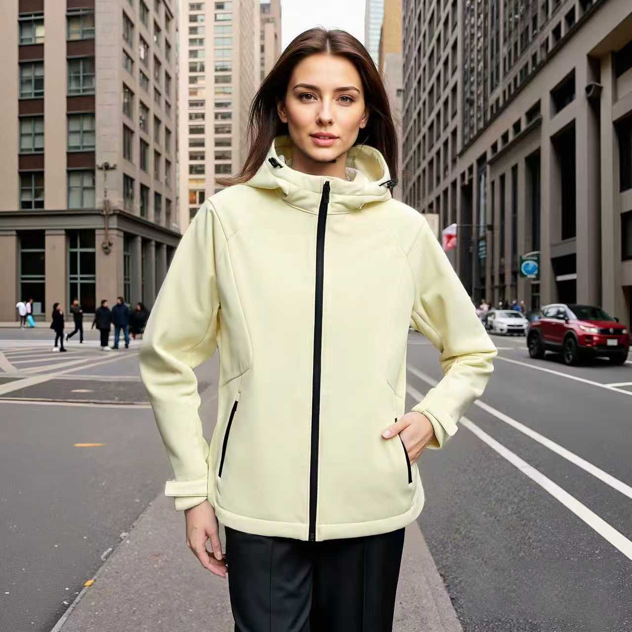 女士休闲时尚保暖加绒防风防泼水透湿连帽软壳衣L24R113WL