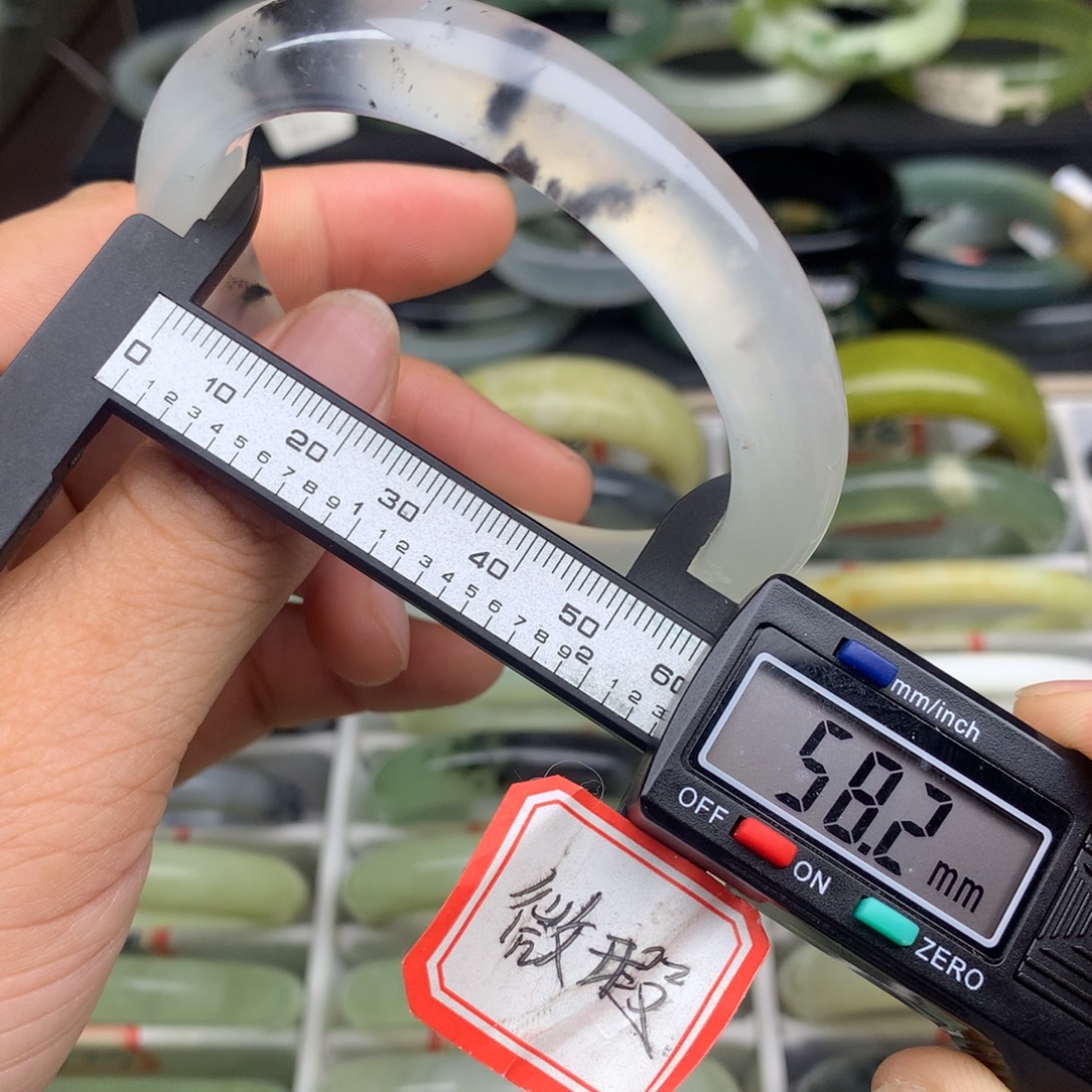 蛇纹石玉未镶嵌手镯931