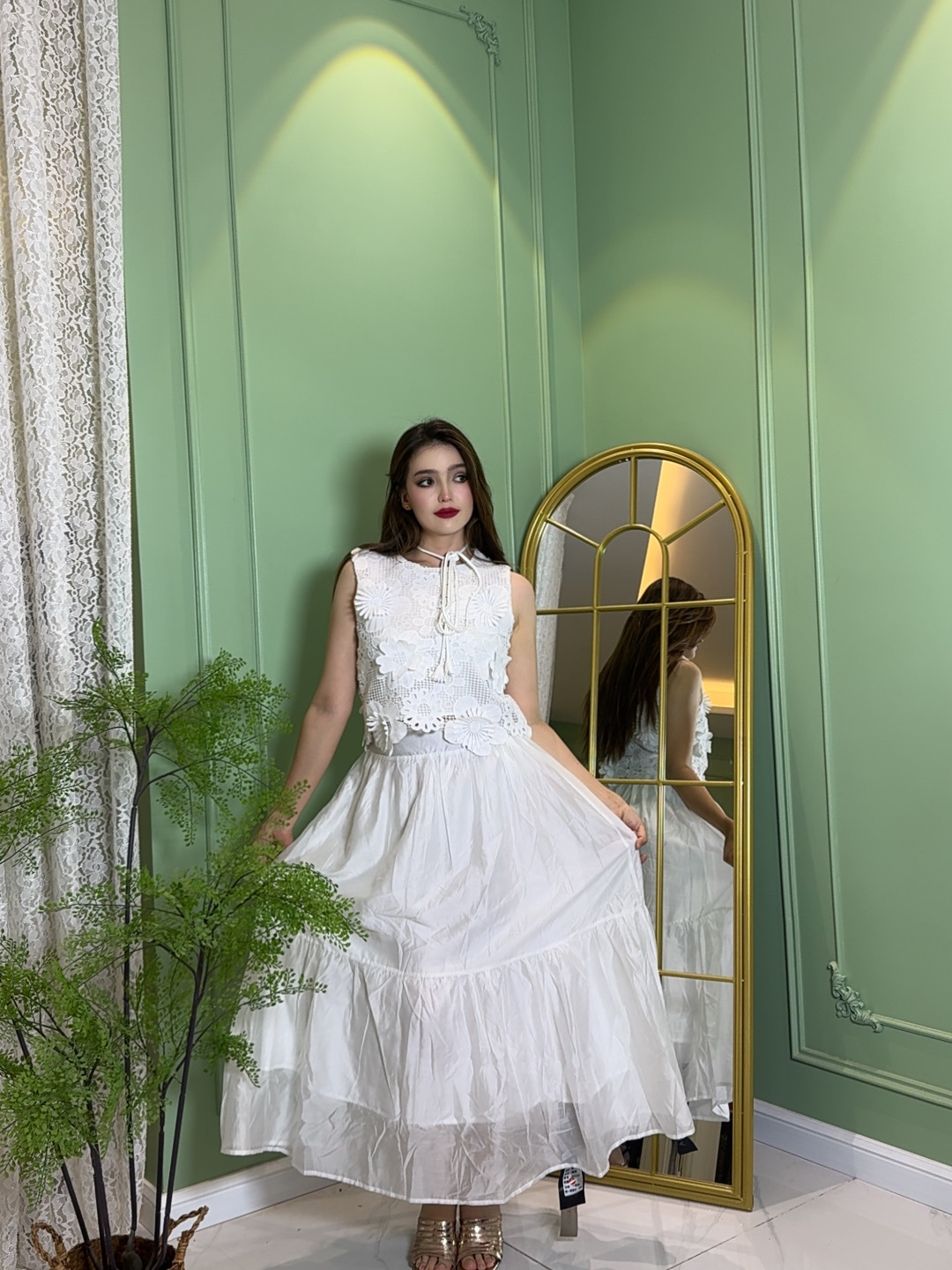 网红同款2025夏季新款法式甜美镂空花朵背心马夹+纯色长裙套装女