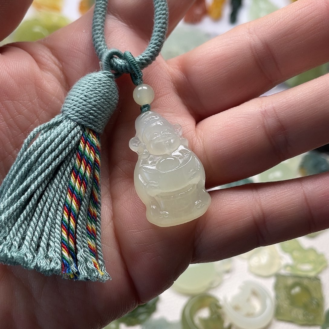 蛇纹石玉未镶嵌颈饰