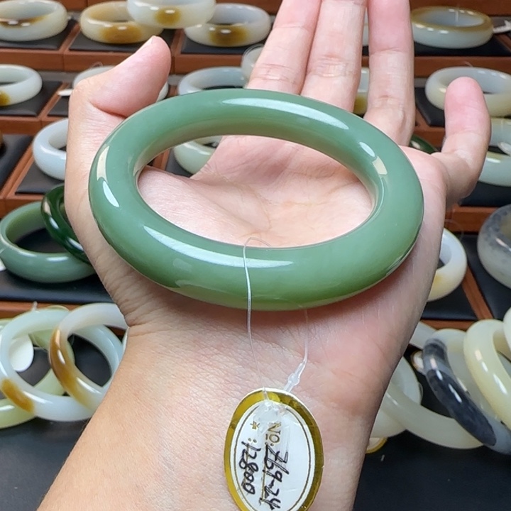 和田玉未镶嵌手镯粉青起荧光54.2胖圆