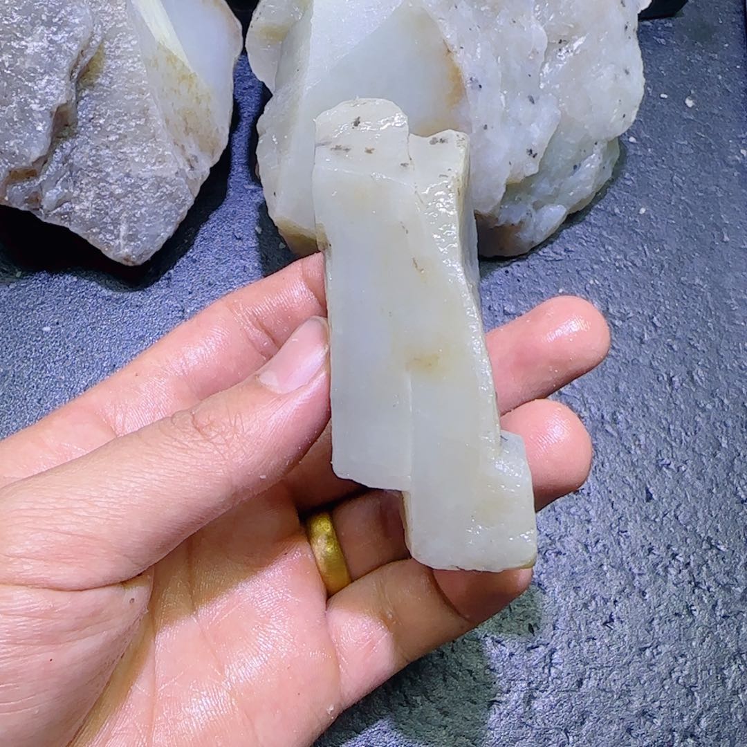 和田玉未镶嵌珠宝半成品