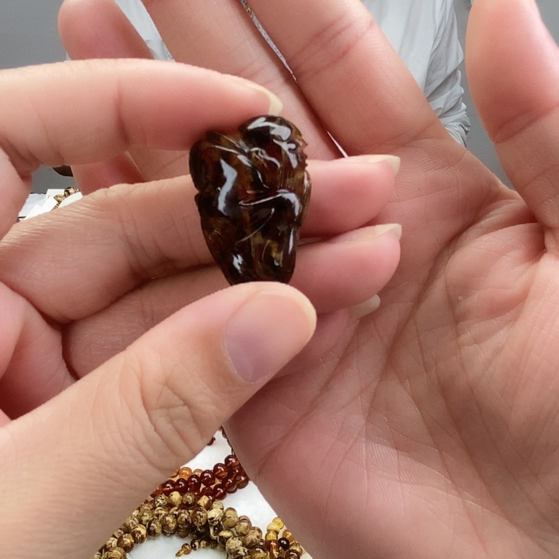 琥珀未镶嵌裸石琥珀