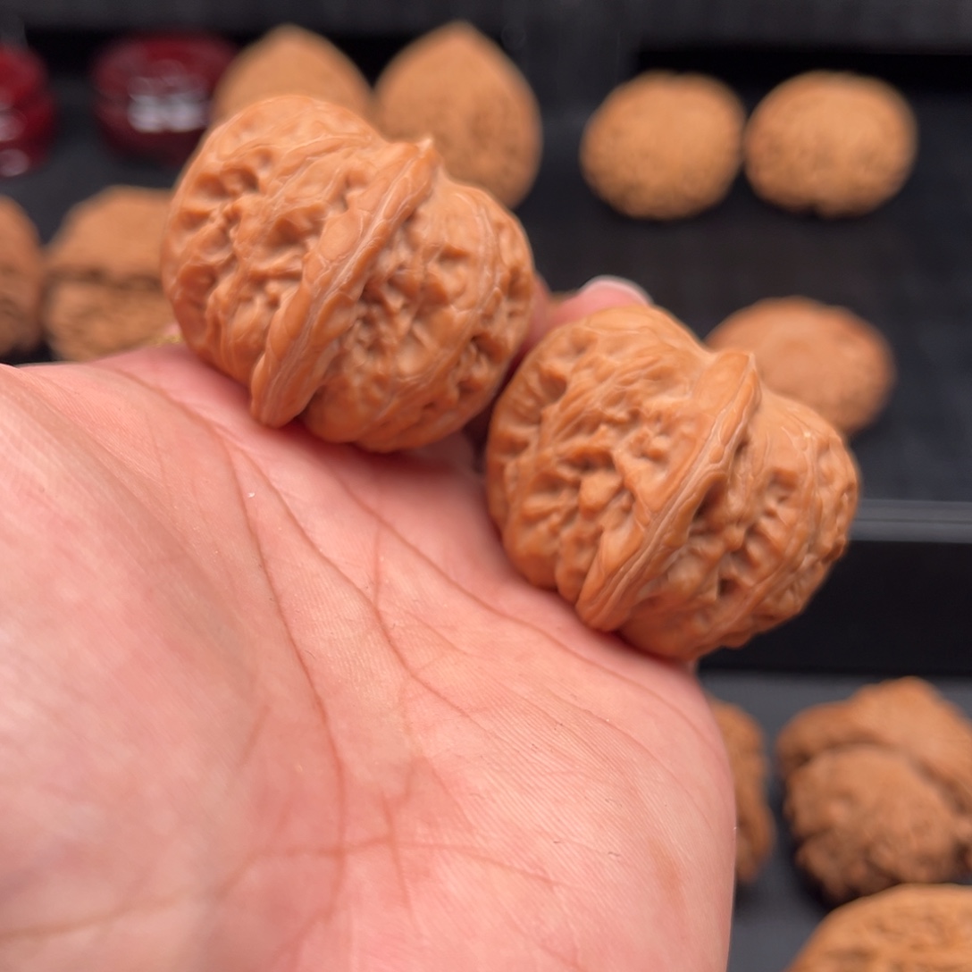 文玩核桃吊坠元宝