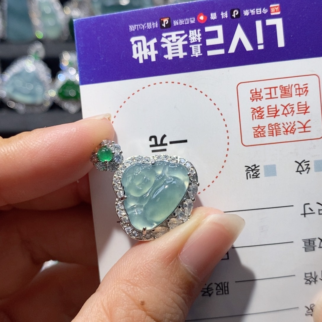 酸****翡翠未镶嵌颈饰翡翠
