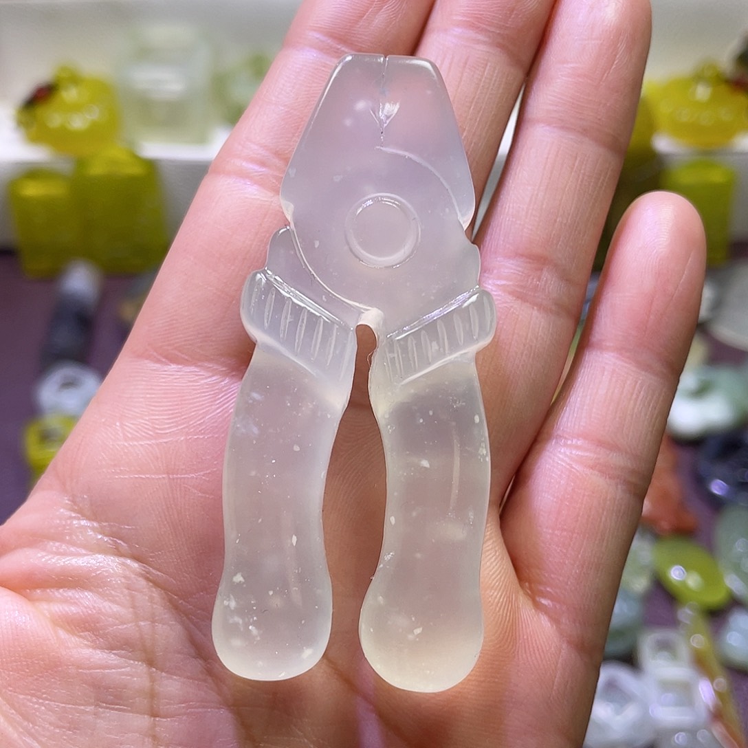 蛇纹石玉颈饰未镶嵌