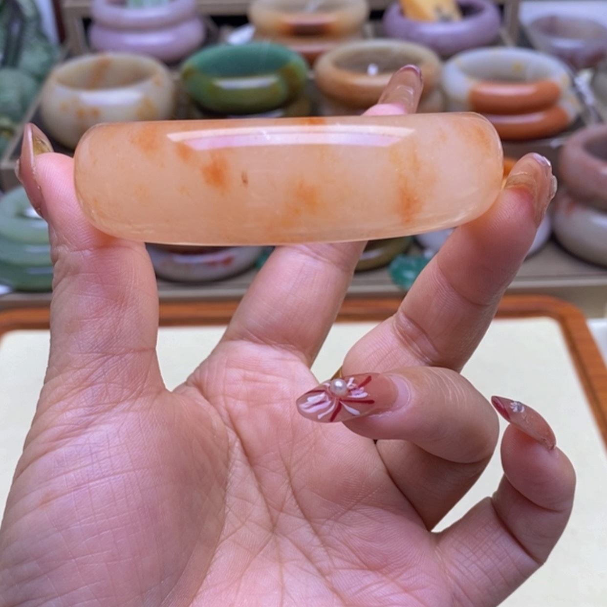 【闪购商品】石英质玉手镯未镶嵌