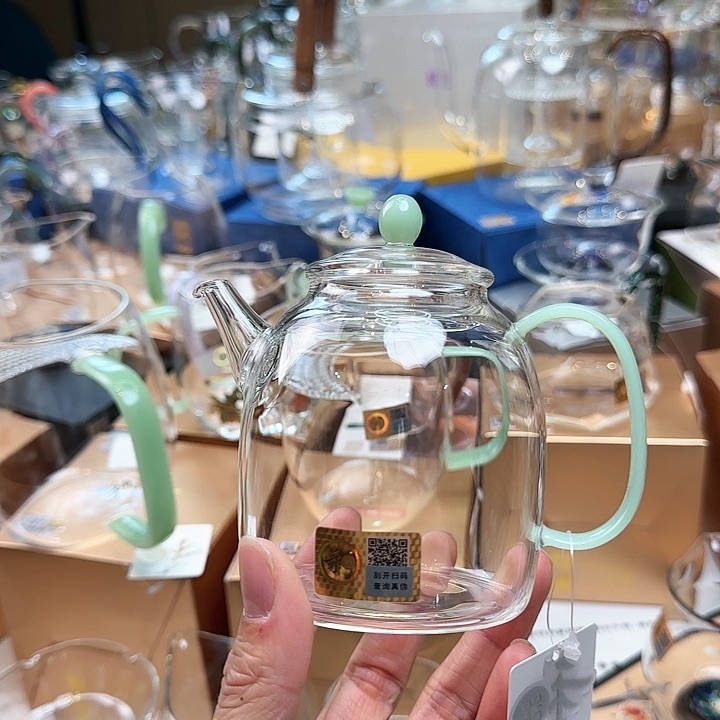 禾器浅玉色宴臣壶
