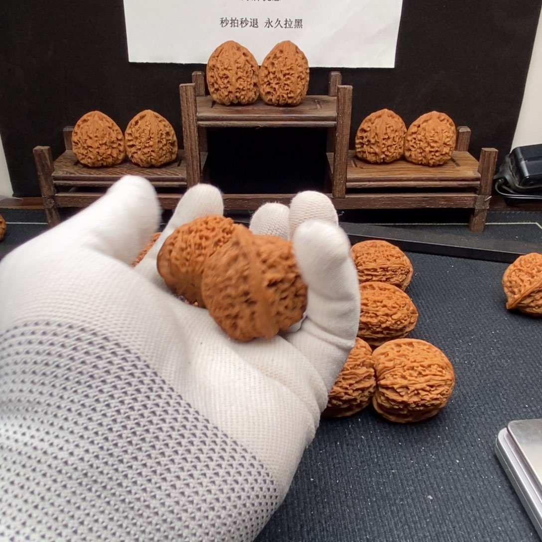 狂***腿文玩核桃吊坠编号200