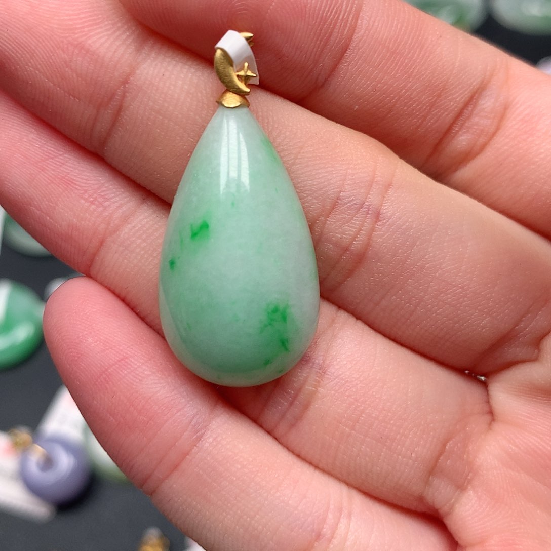 颈饰18K金镶嵌翡翠翡翠吊坠