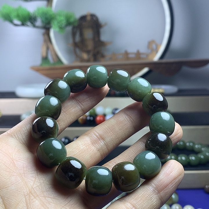 莫***金和田玉未镶嵌手串