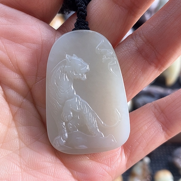 颈饰未镶嵌和田玉（糖玉）