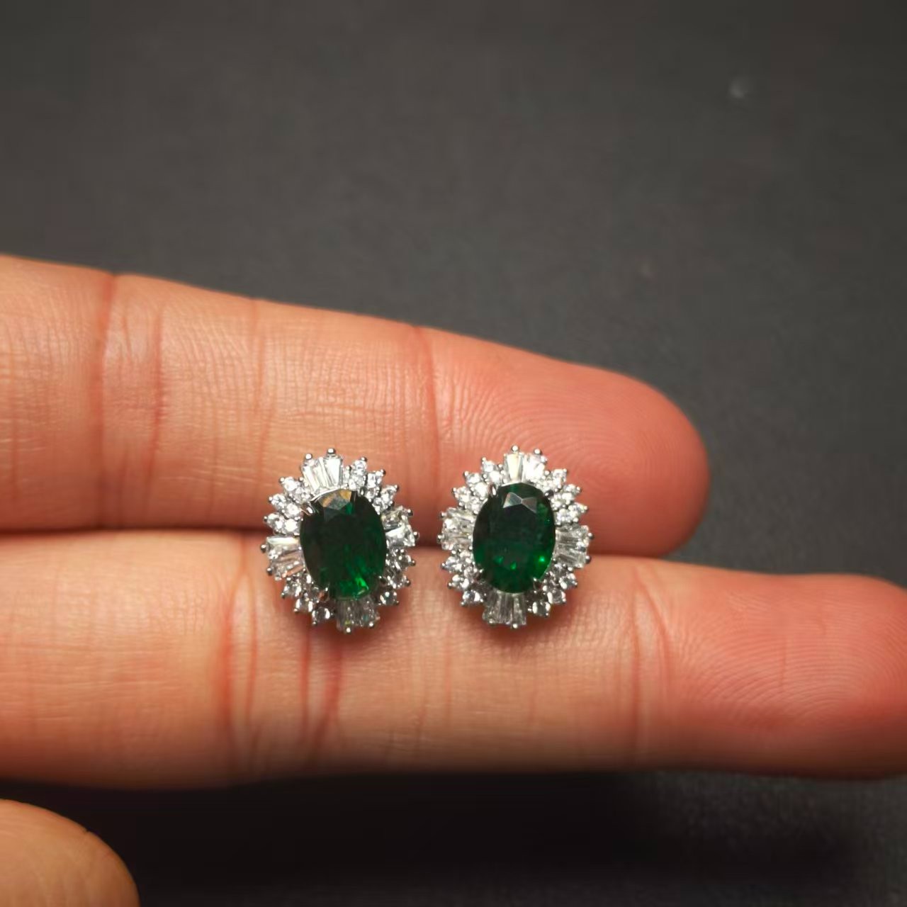 阿鲁沙-典藏轻奢绿宝-合金培育腰佩戒指耳饰戒指吊坠K804