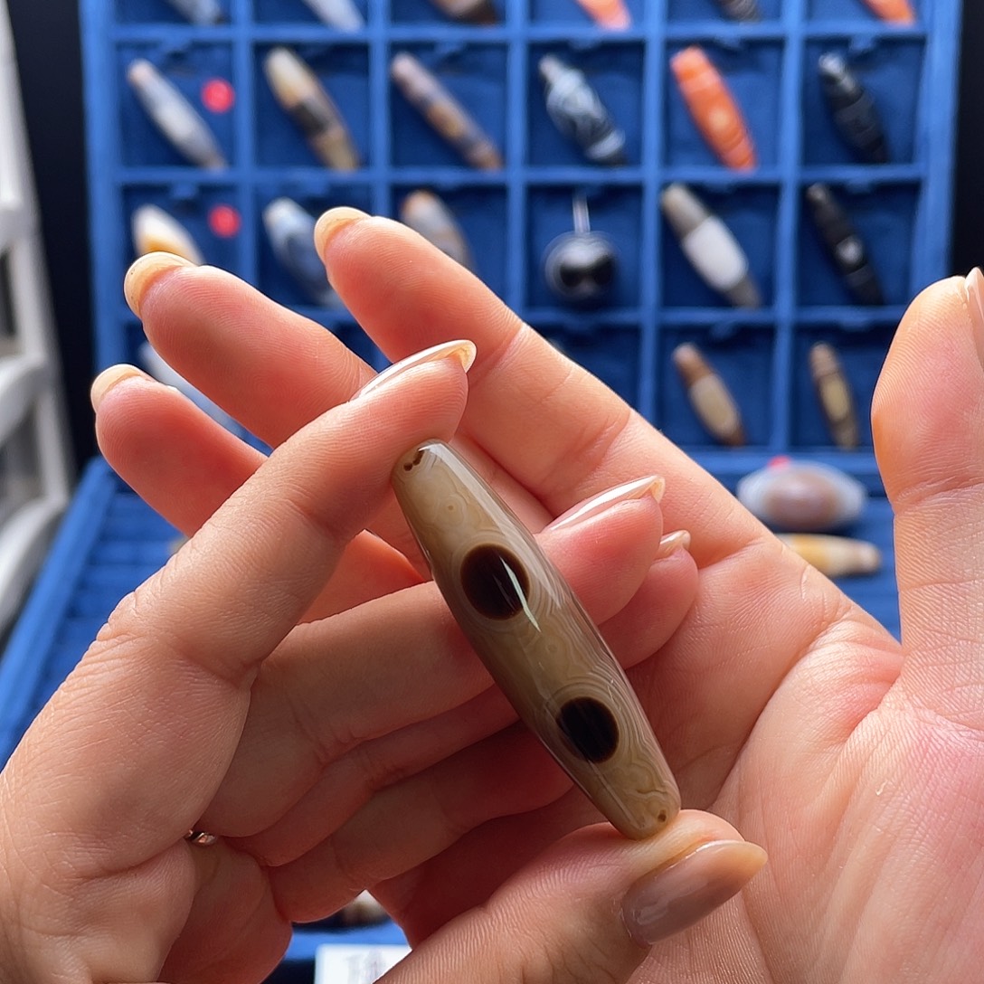 白***玛瑙/玉髓未镶嵌珠宝半成品