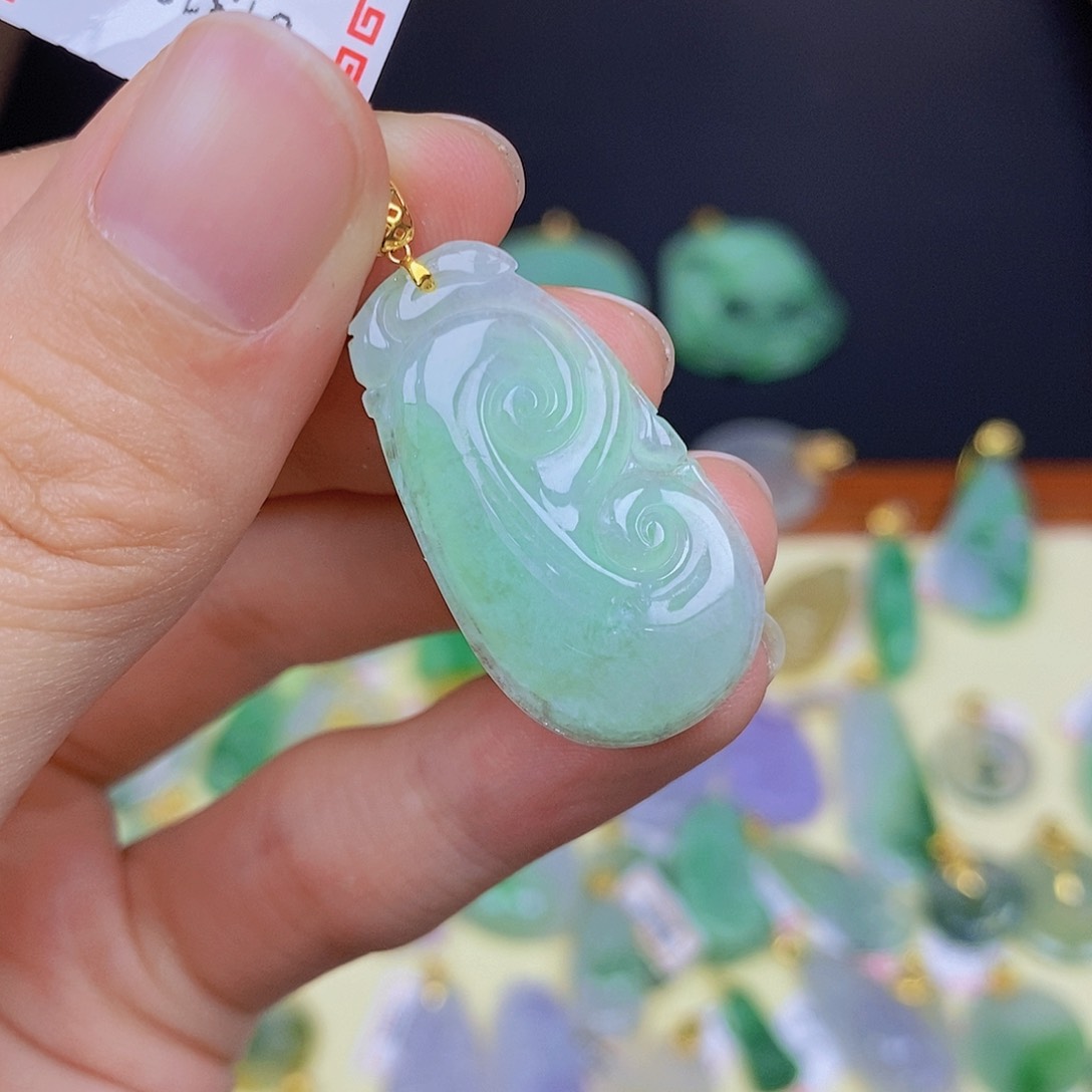 翡翠颈饰18K金镶嵌翡翠