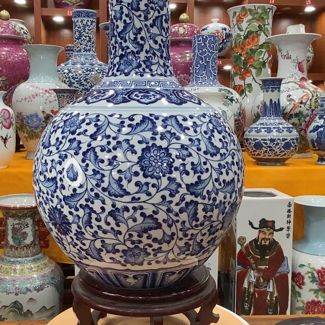 摆件笑***/景德镇陶瓷天球瓶