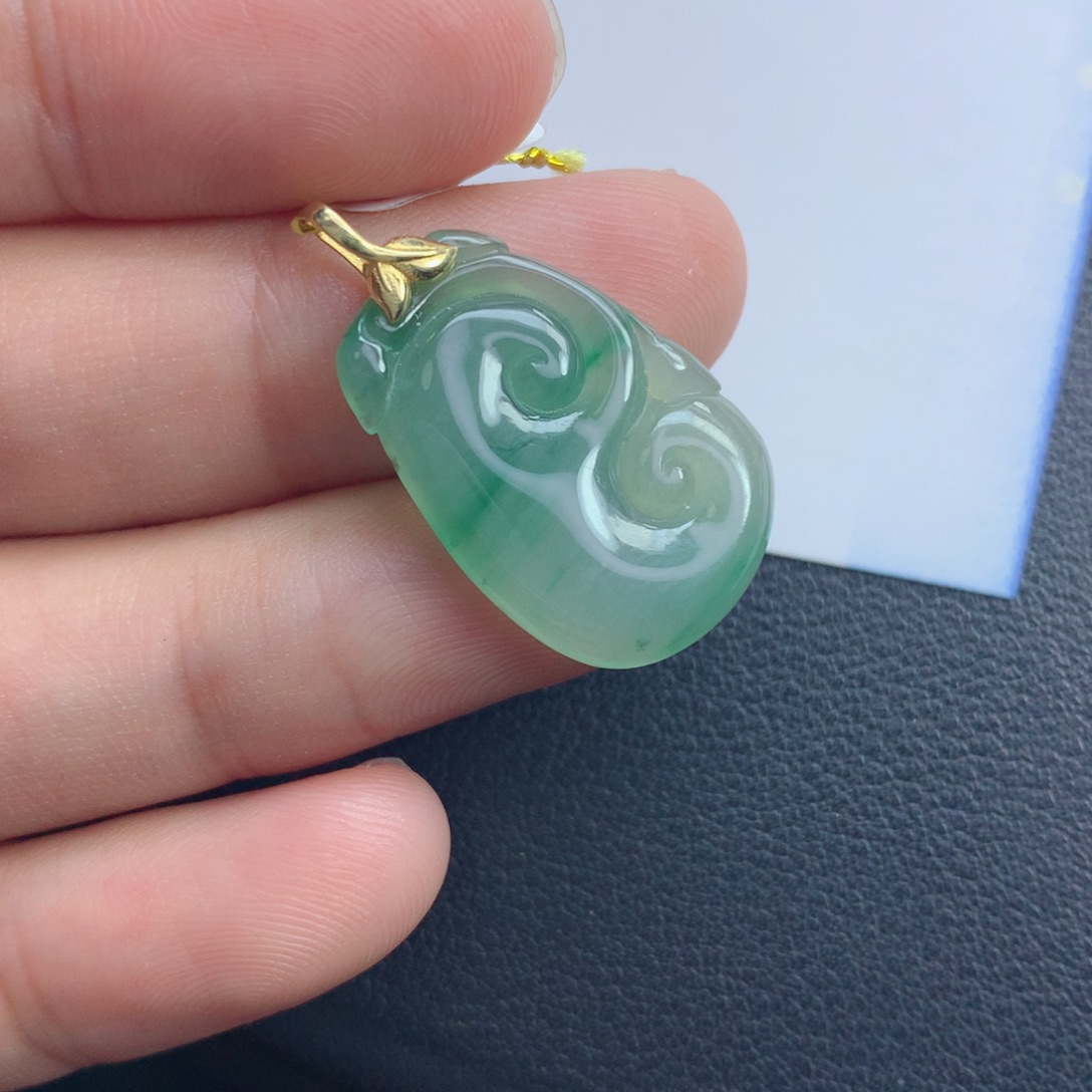 翡翠颈饰未镶嵌如意