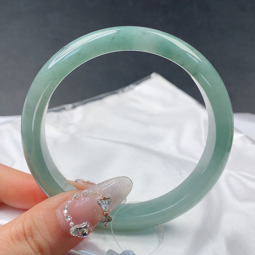 翡翠手镯未镶嵌0019正60