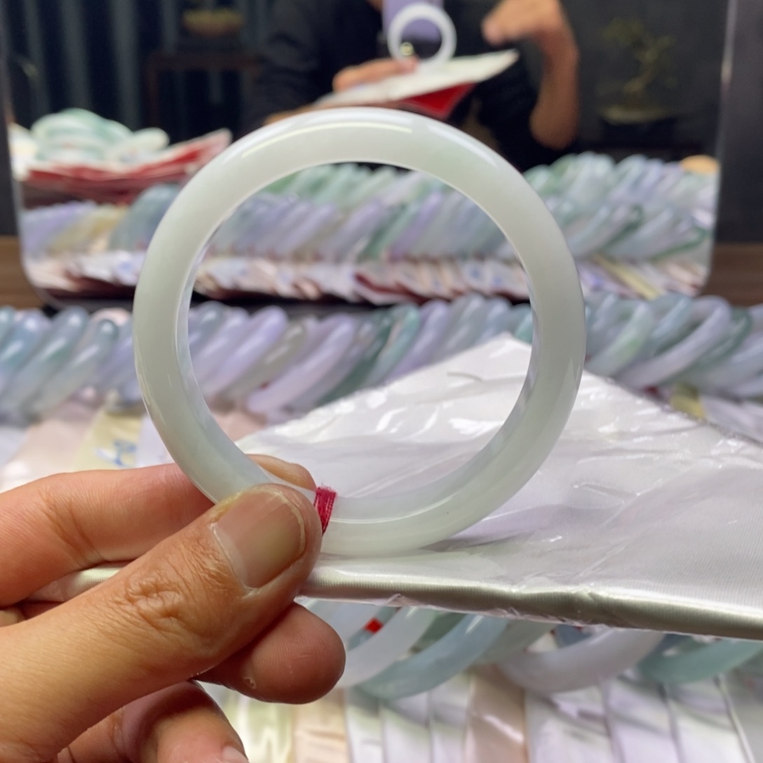 翡翠手镯未镶嵌白月光