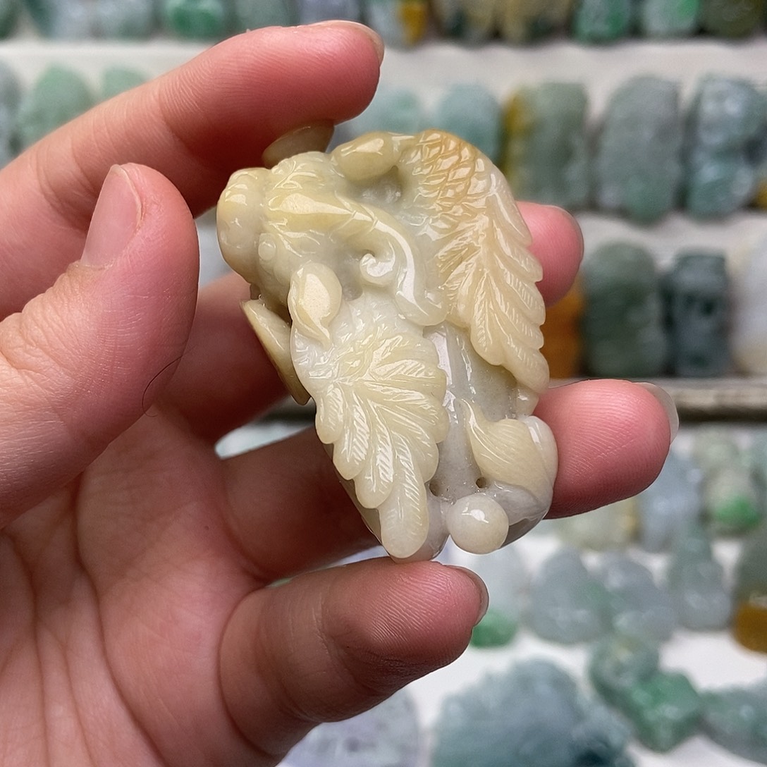 翡翠未镶嵌吊坠(赠链)