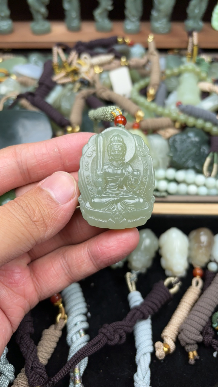 保真和田玉不动明王时尚吊坠百搭精雕拍一发一手工精致气质