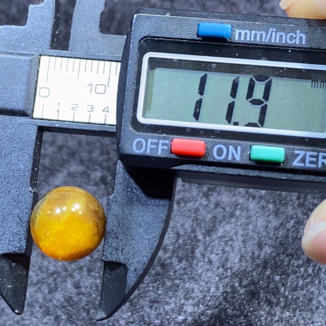 琥珀裸石未镶嵌桑*金底蛋黄溶洞11.9 m m打1.2孔