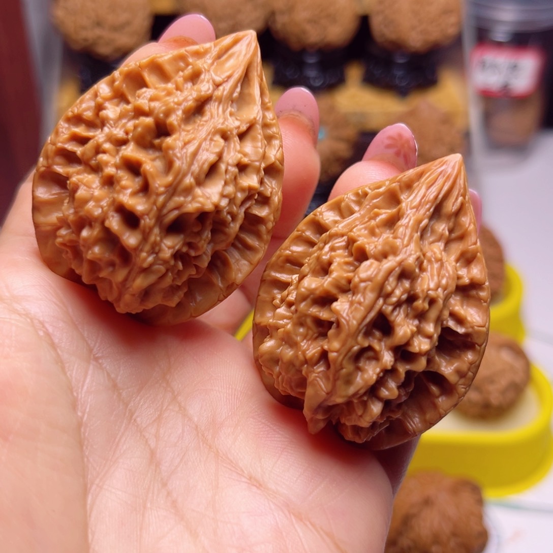 文玩核桃吊坠名核十三陵鸡心38尺