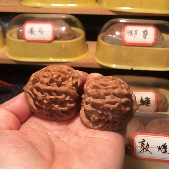 ^****！文玩核桃把件龙门涧