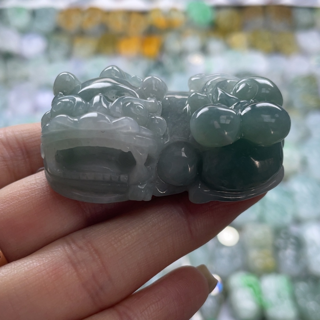 翡翠未镶嵌颈饰貔貅