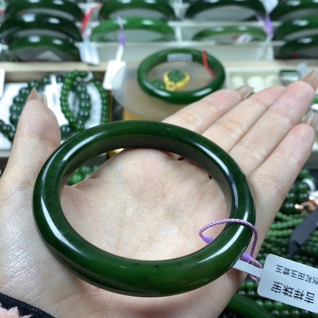 和田玉（碧玉）手镯未镶嵌60微红皮