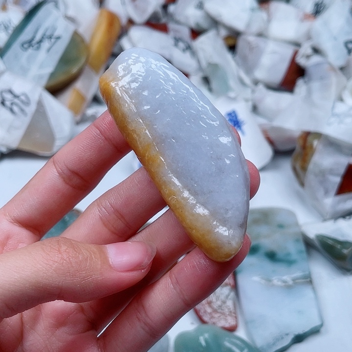 柒***后颈饰未镶嵌翡翠翡翠