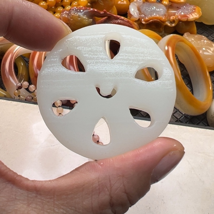 石英质玉（黄龙玉）颈饰未镶嵌