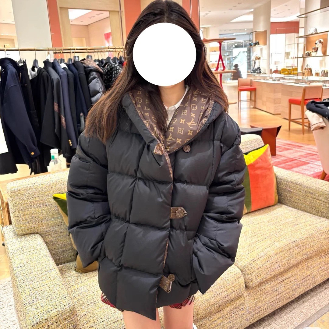 99新 LouisVuitton/路易威登 玄色 黑色内里满印羽绒服 34码 