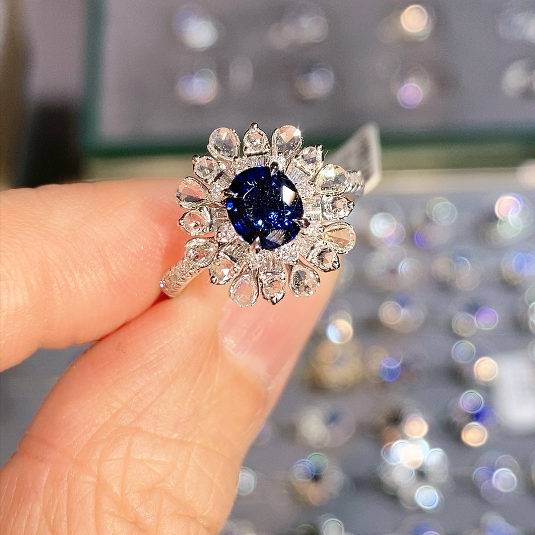 蓝宝石戒指18K金镶嵌1.02ct