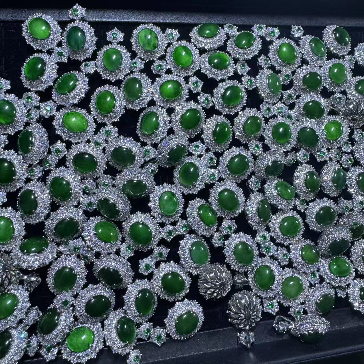 天然A货翡翠阳绿蛋面吊坠--多样性发一 假一赔三