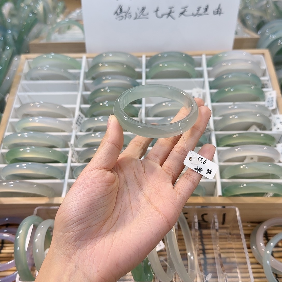 玛瑙/玉髓未镶嵌手镯圈口55.6