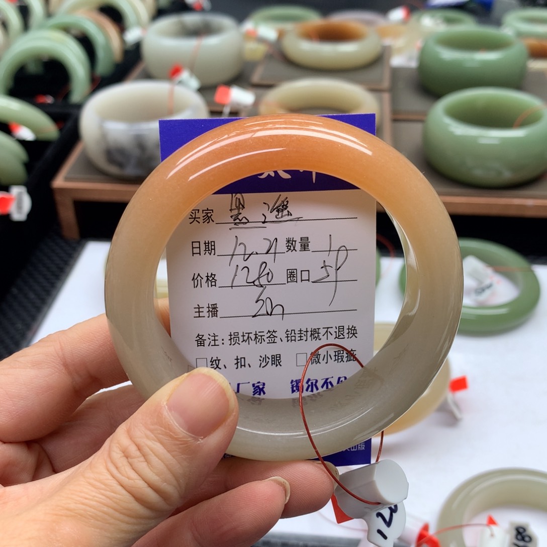 未镶嵌手镯石英质玉墨*