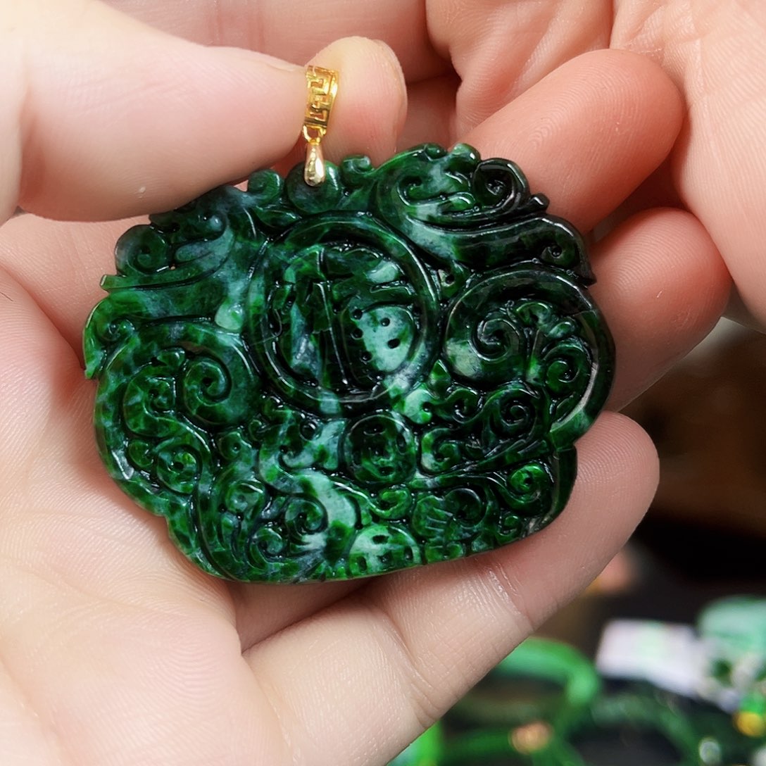 翡翠颈饰18K金镶嵌吊坠