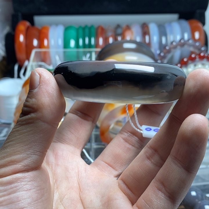 玛瑙/玉髓未镶嵌手镯刺景手镯不鉴赏