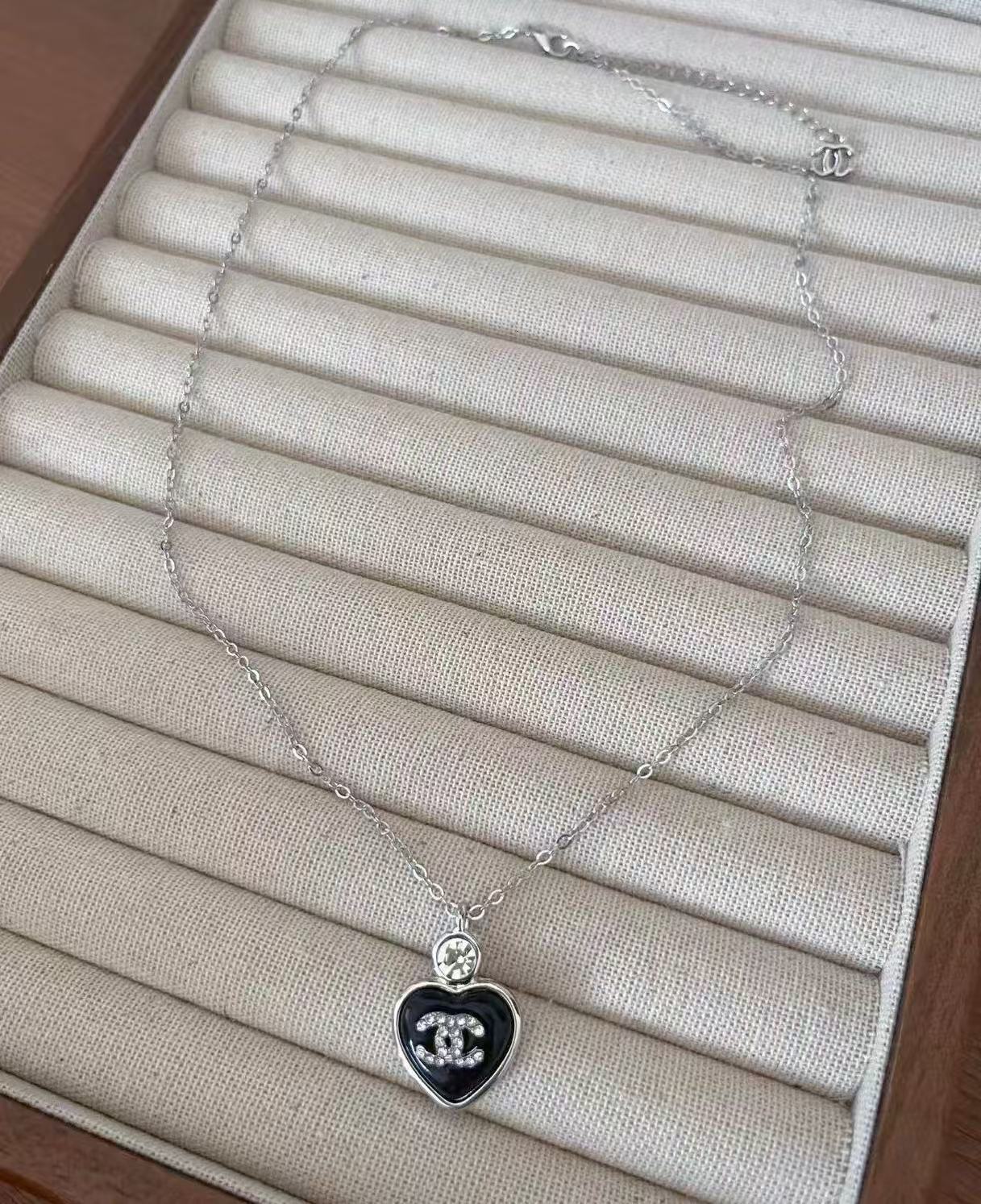 链子925银 小香风925银合金轻奢高级感黑色爱心款项链