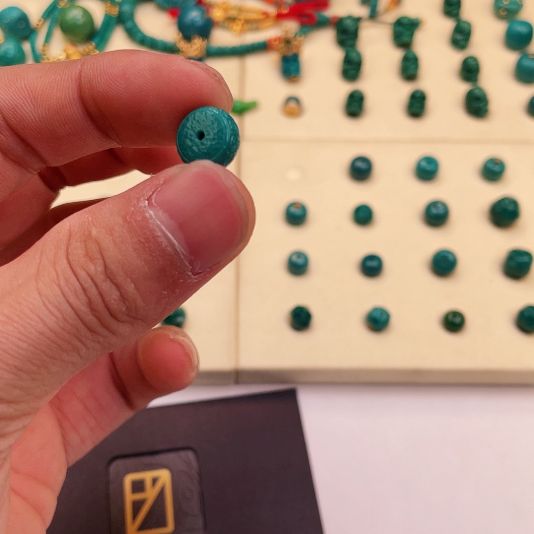 绿松石颈饰未镶嵌