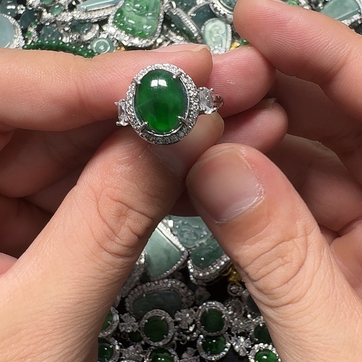 翡翠未镶嵌颈饰天然A货翡翠放漏