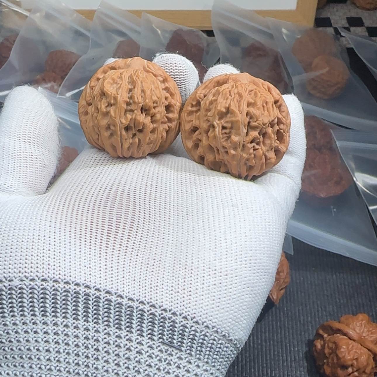 【闪购商品】文玩核桃把件四座楼