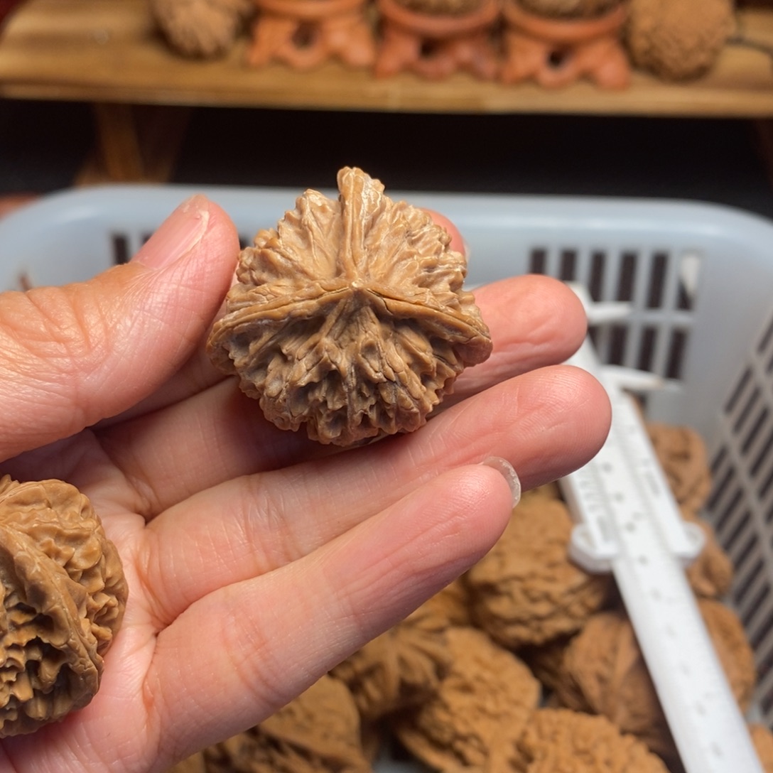 痒***痒把件文玩核桃文玩